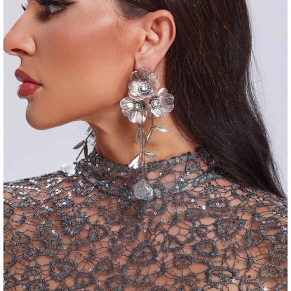 Zara Famous Kate Middleton Cascading Silver Dangle Earrings - Picture 5 of 5